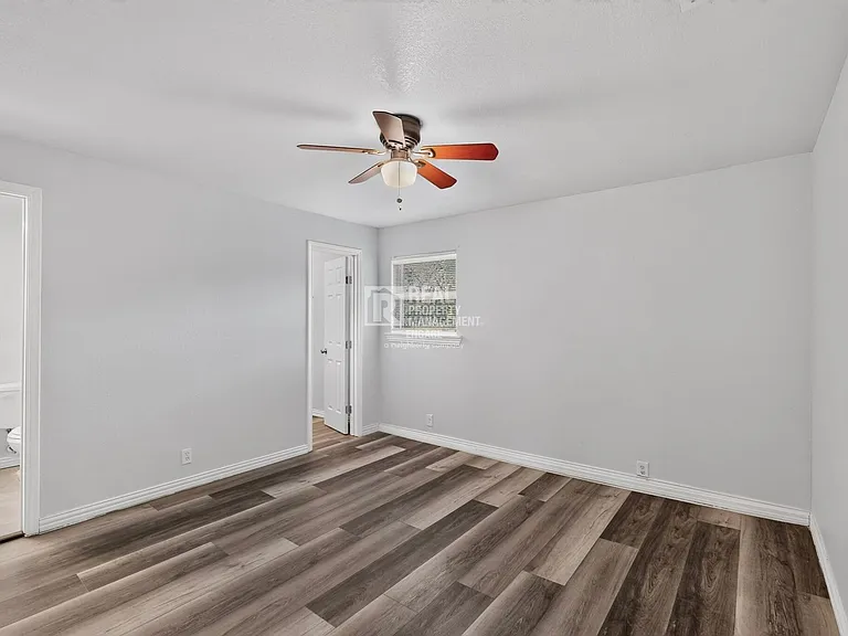 4401 Steven St — Photo 15