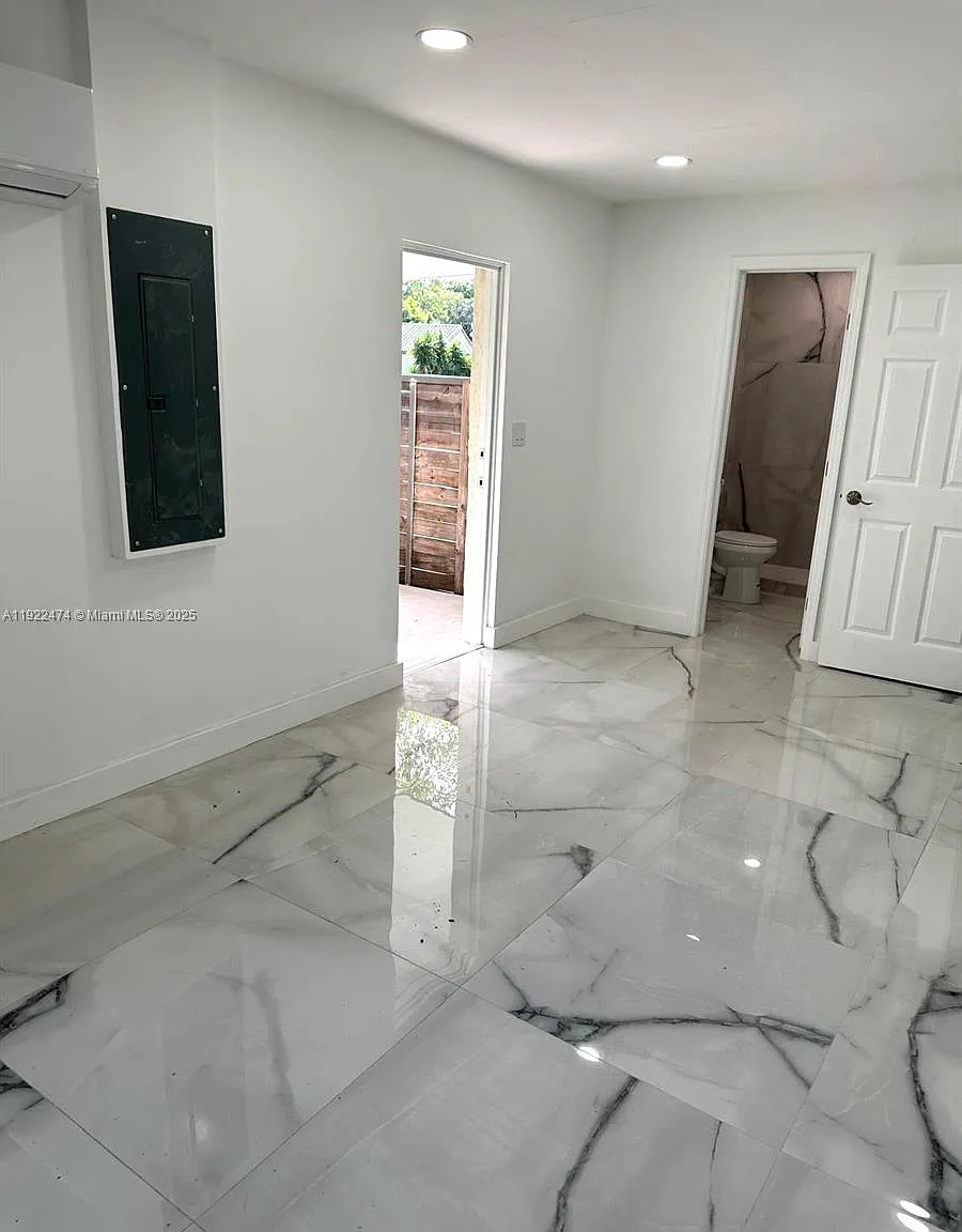 2 bed, 1.0 bath, $2,100 — Photo 3