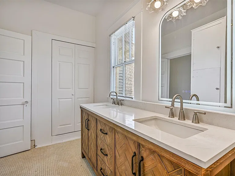 1615 Winnie St #2 — Photo 26