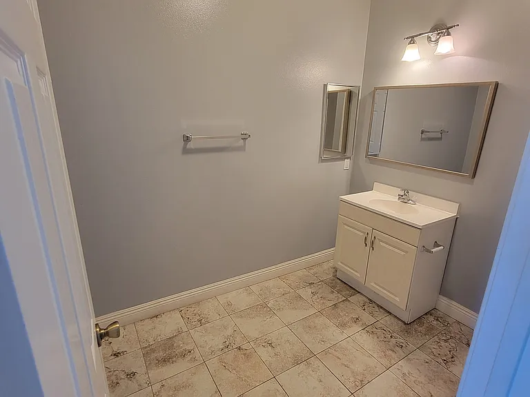 downstairs full bathroom