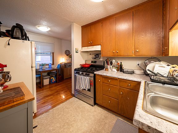 5th image of 3235 39th Ave S