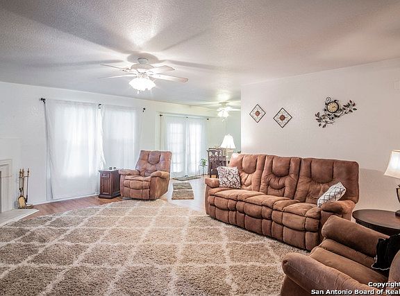 2nd image of 211 Vista Verde