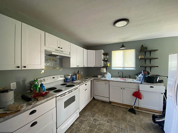 3rd image of 214 Murray Ave