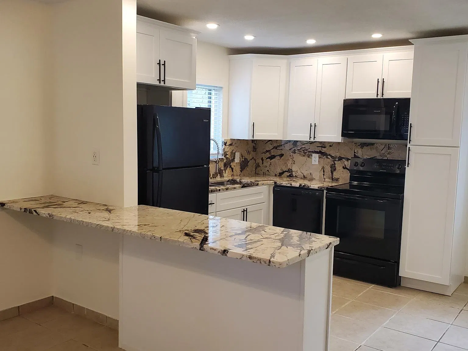 154 Springwood Cr — Photo 2
