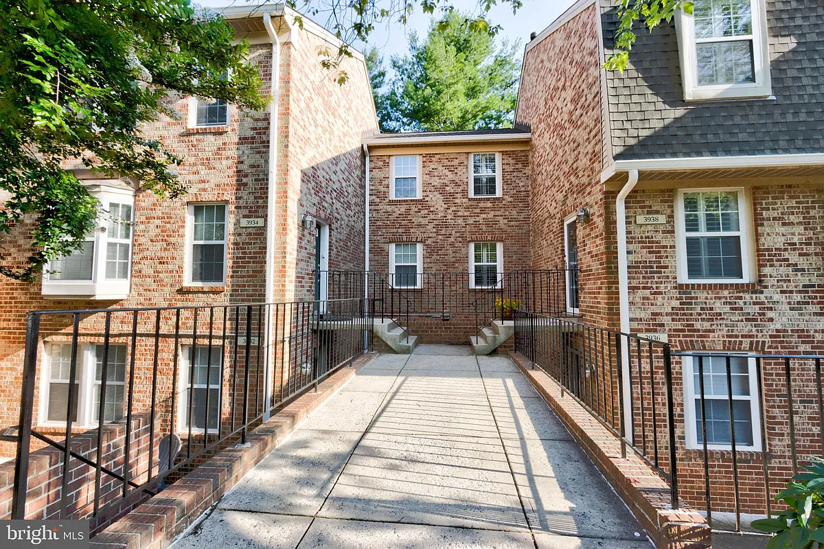 Building Photo - 3934 Chesterwood Dr #3934