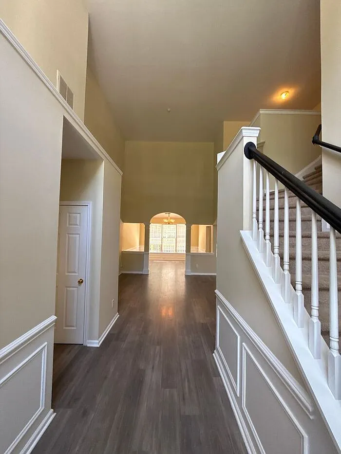 4 bed, 2.5 bath, 2700 sqft, $2,350 — Photo 3