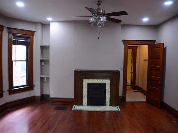 3rd image of 123 W Hubbard Ave