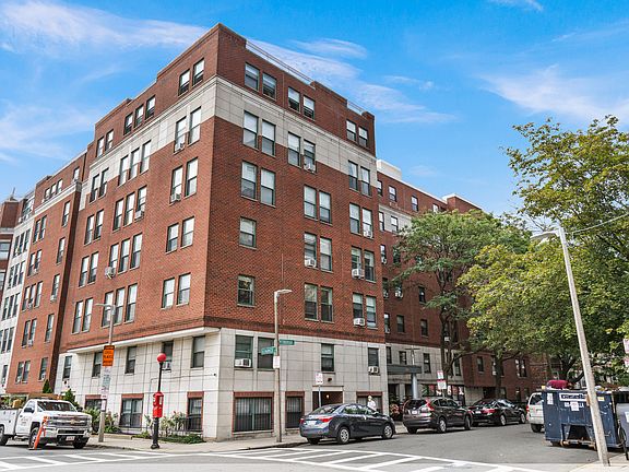 3rd image of 108 Peterborough St APT 7A