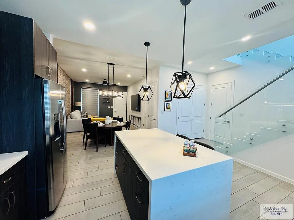 2 bed, 2.5 bath, 1465 sqft, $2,600 — Photo 4