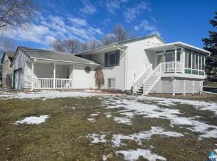 4712 E Blueridge Dr, Sioux Falls, SD 57110