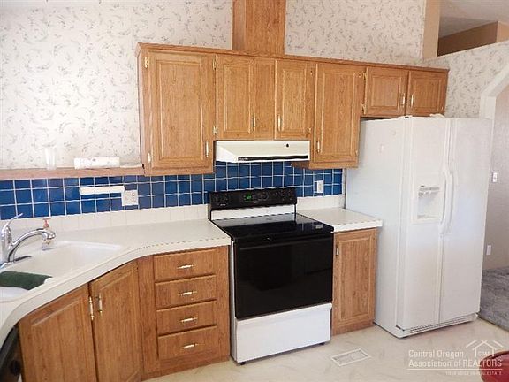 4th image of 6240 SE Iowa Ave
