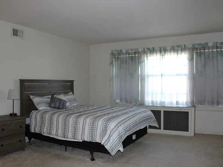 600 E 21st St #1 — Photo 5