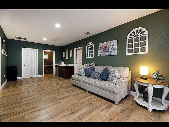 2nd image of 5830 Rose Ln