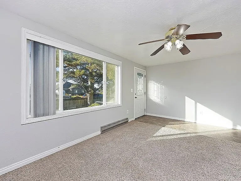 710 Taylor St W — Photo 4
