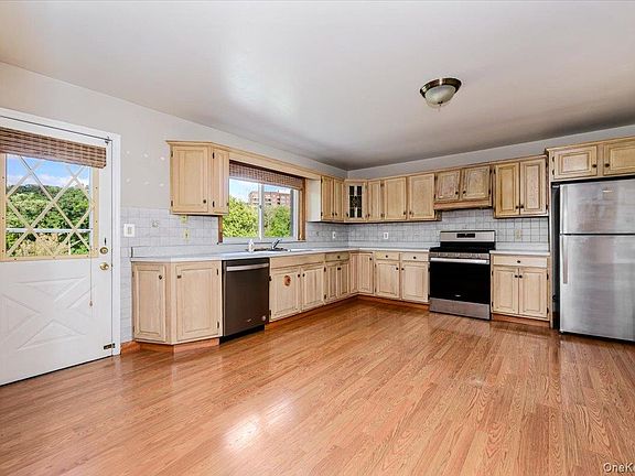 4th image of 77 W Devonia Avenue