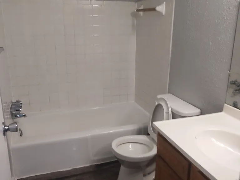 Old Orchard Apartments — Photo 16