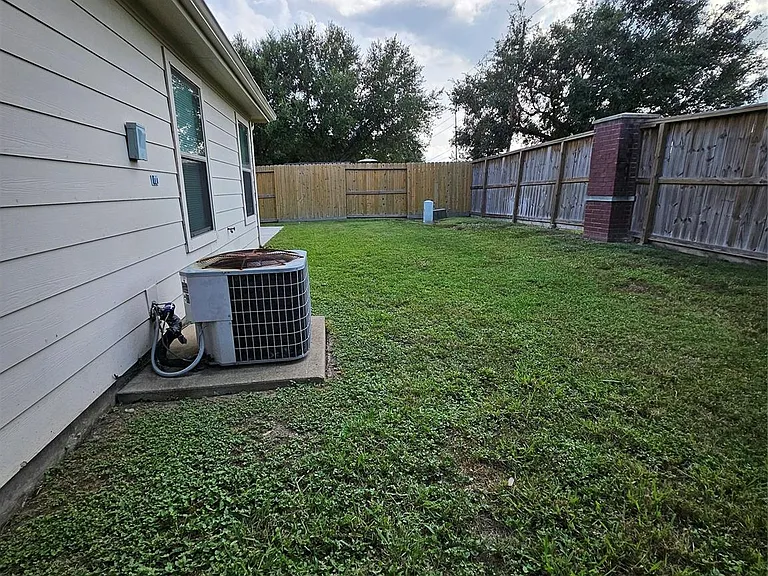 1130 Concord Pl — Photo 34