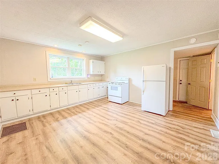 818 Grier St — Photo 8