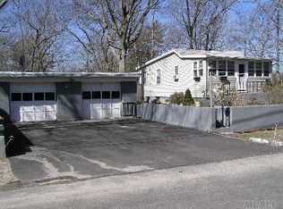 115 Oak Ave, Riverhead, NY 11901