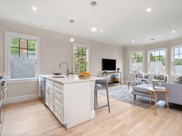 27 Prince St #3R, Cambridge, MA 02139