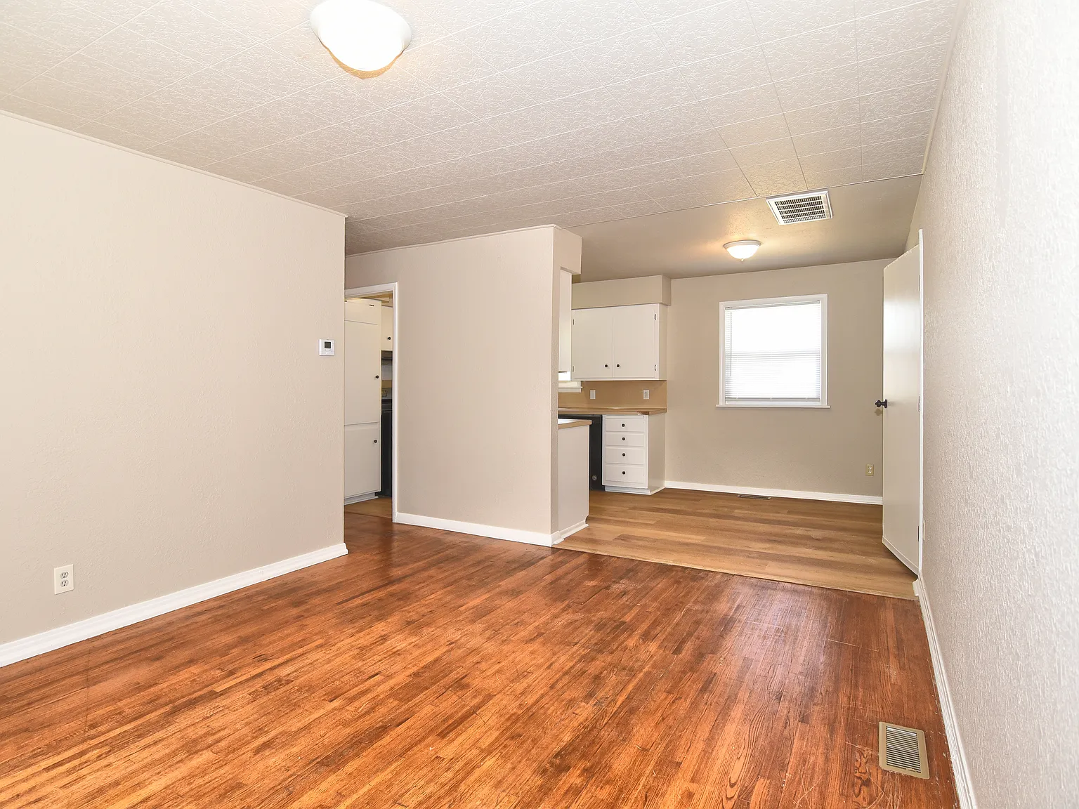 3 bed, 1274 sqft, $1,300 — Photo 3