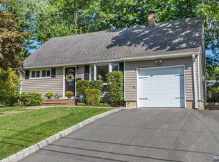 122 Split Rock Ln, Park Ridge, NJ 07656