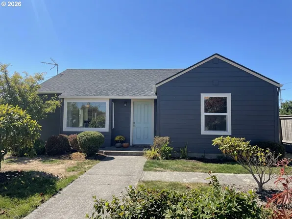 1699 Pine St, Florence, OR 97439
