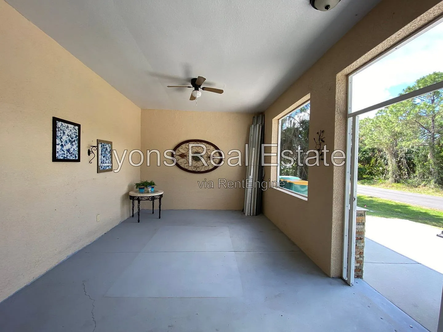 3 bed, 2.0 bath, 1400 sqft, $1,600 — Photo 2