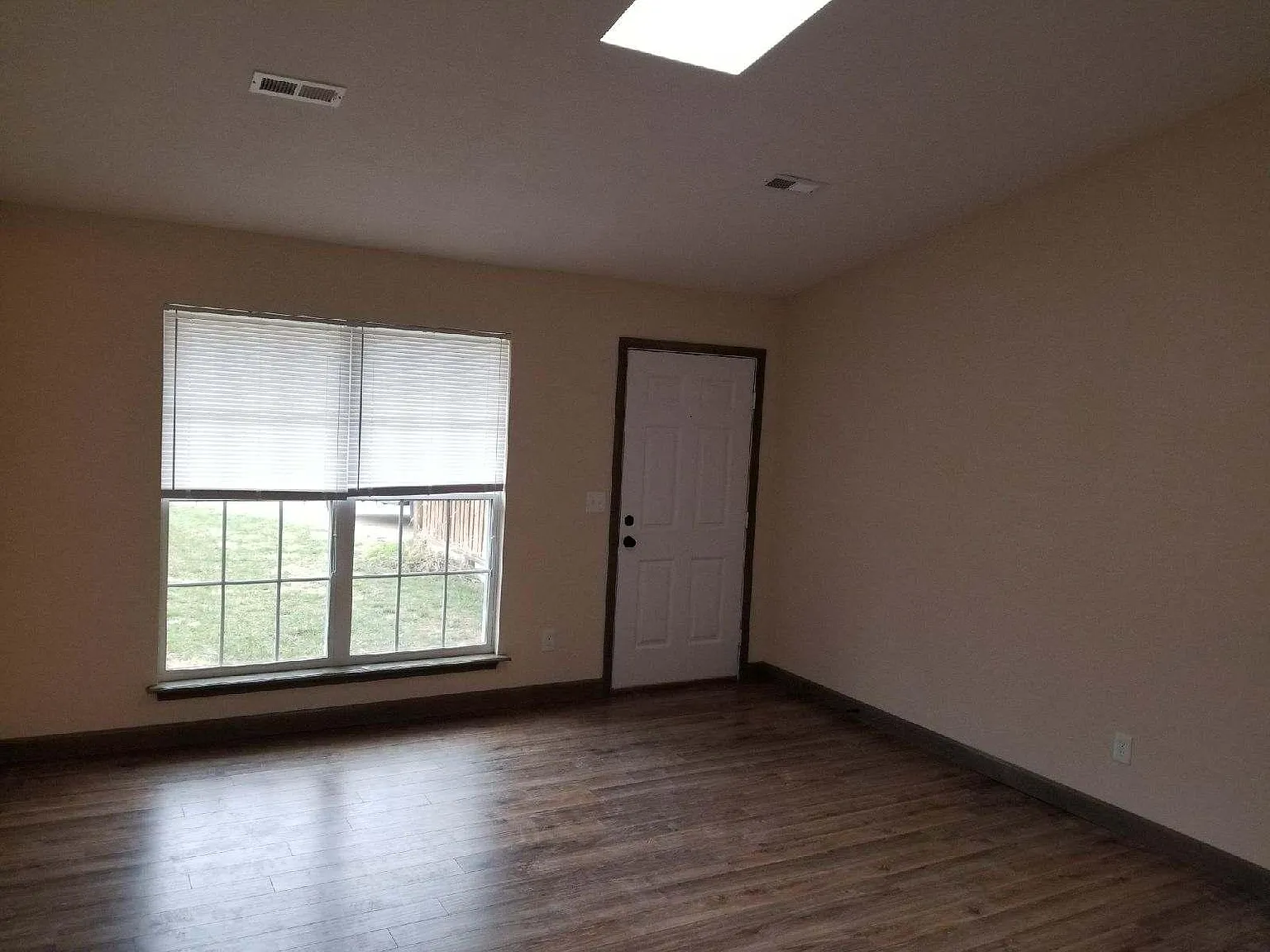 2 bed, 1000 sqft, $1,100 — Photo 2