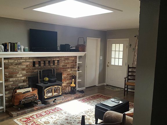 4th image of 1100 Margaret Ave