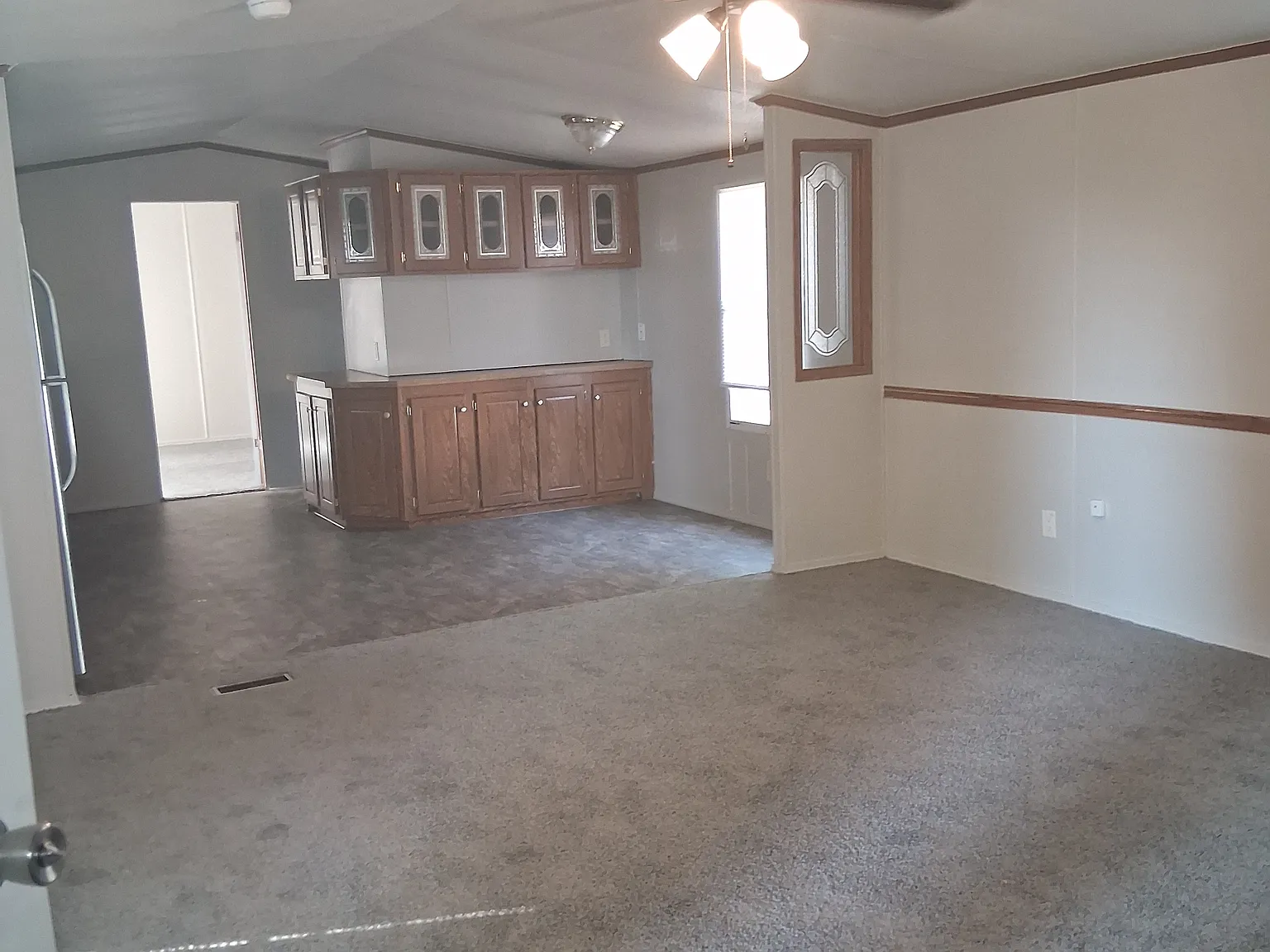 3 bed, 1216 sqft, $1,025 — Photo 2