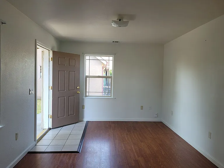 585 South Ave — Photo 2