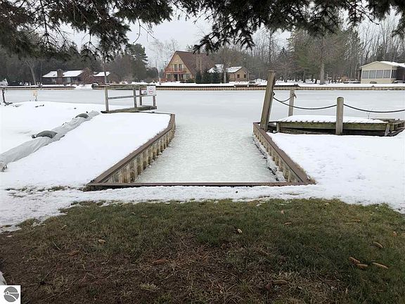 2nd image of 913 Augres River Dr