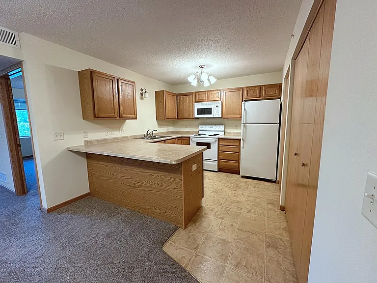 Arcade Estates West — Photo 28