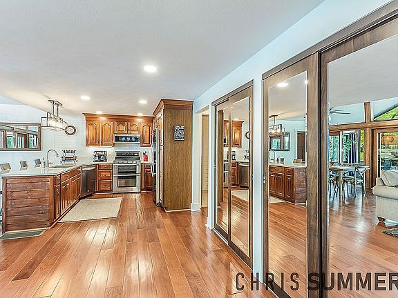 3rd image of 9220 Marywood Dr