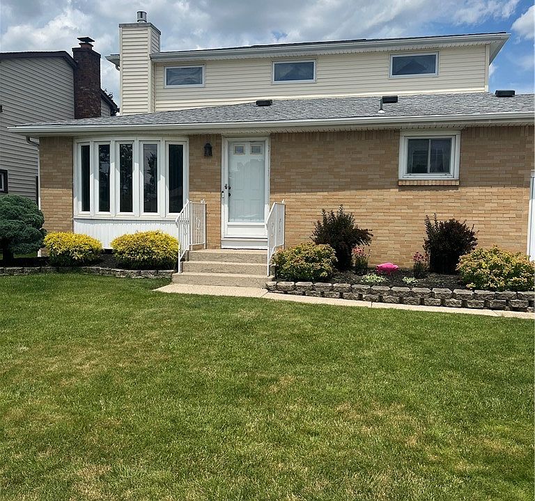 1st image of 80 Knollwood Dr