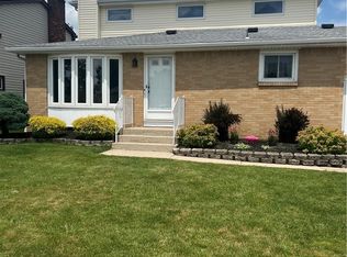 80 Knollwood Dr, Cheektowaga, NY 14227
