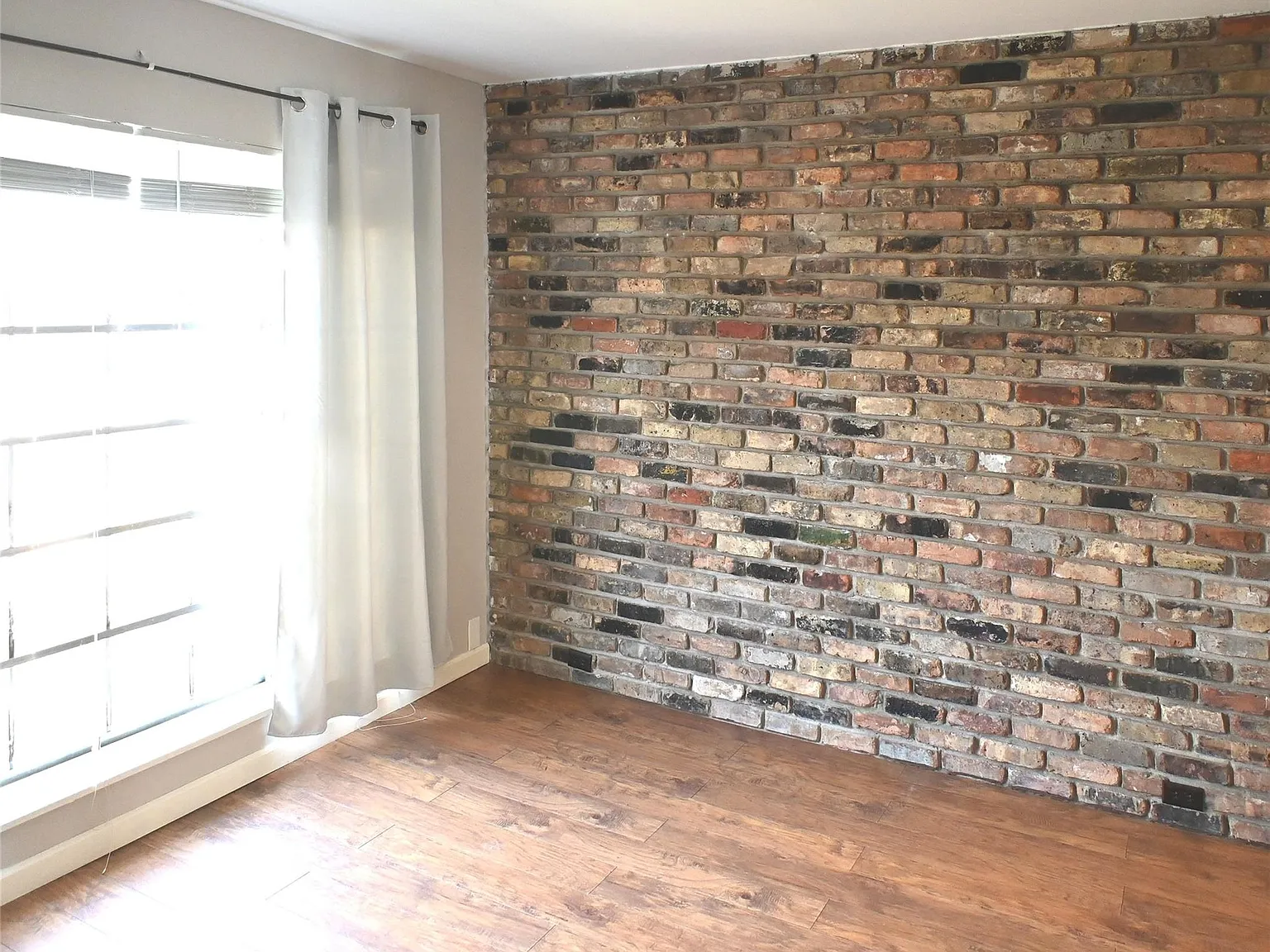 1 bed, 1.0 bath, 570 sqft, $1,200 — Photo 4