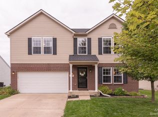 8528 Hawthorn Hl, Dexter, MI 48130