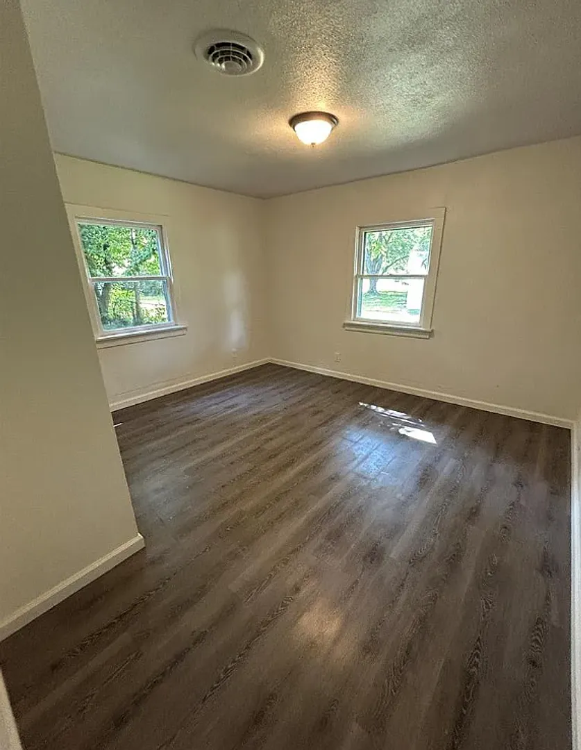 For Lease — Photo 3