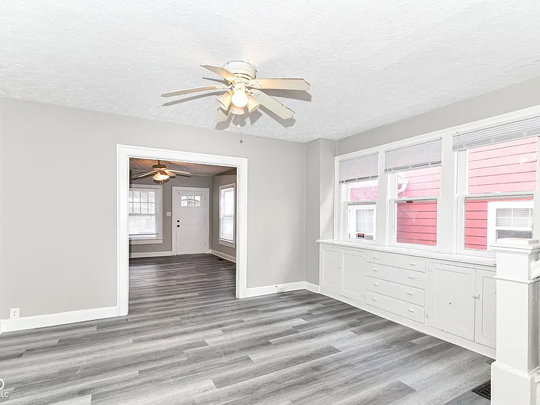 3043 Broadway St — Photo 25