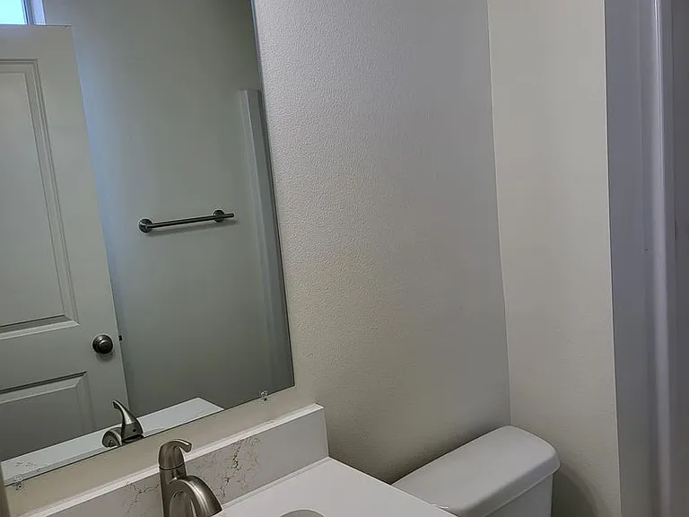 1083 Kennedy St — Photo 15