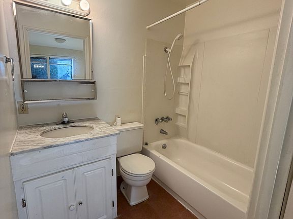 3rd image of 1420 E Yesler Way #7