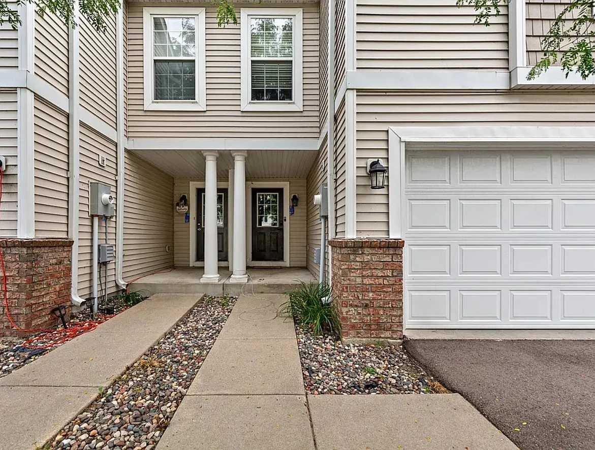 3 bed, 1664 sqft, $2,400 — Photo 2