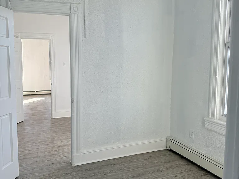 1100 Summit Ave #3 — Photo 3