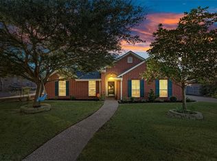 816 Pawnee Trl, Hewitt, TX 76643