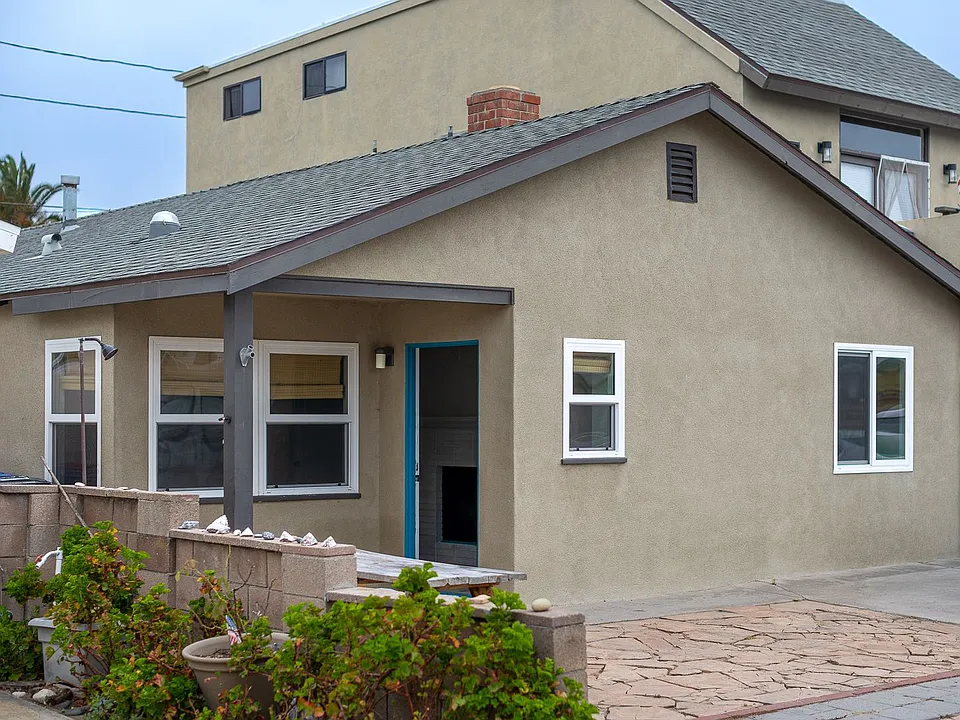 136 Oxnard Ave