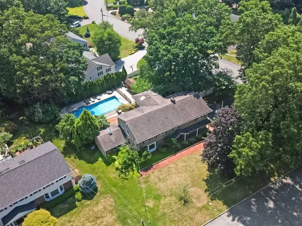 53 Hampshire Rd, Washington Township, NJ 07676