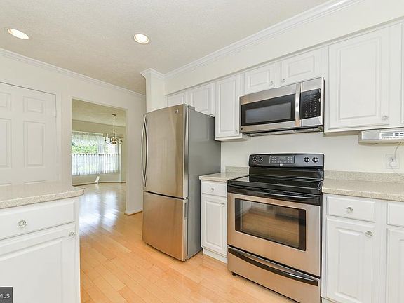 4th image of 9611 Locust Hill Dr