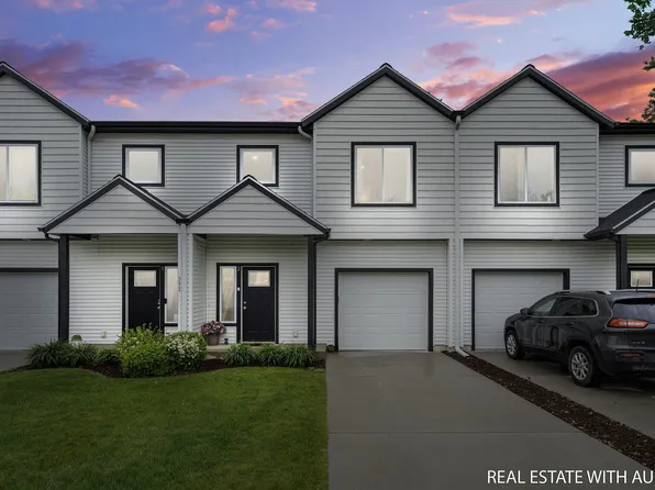 392 Harbor Town Ct #2, Holland, MI 49423